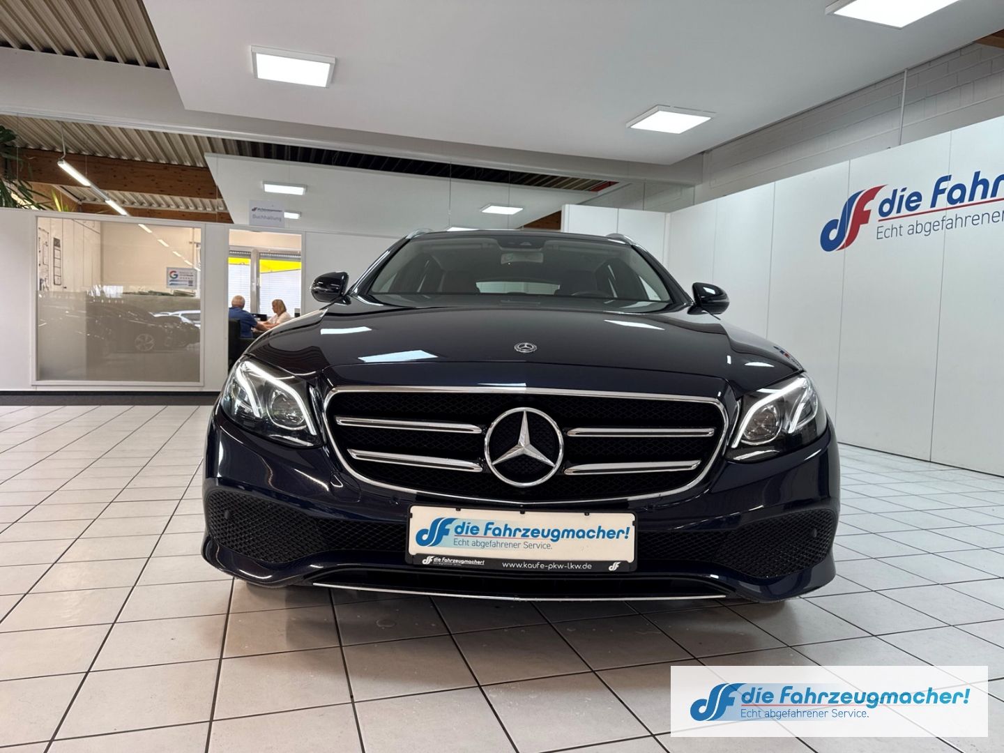 Fahrzeugabbildung Mercedes-Benz E 400 4Matic EU6d-T Luftfederung AD Niveau Navi