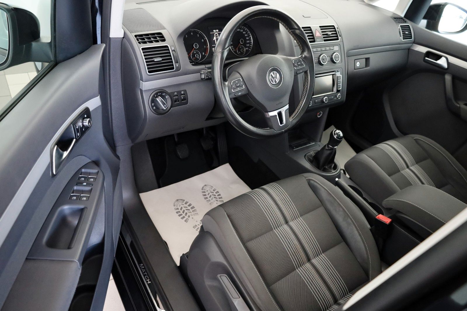 Fahrzeugabbildung Volkswagen Touran Match Navi,Panorama,SK,PDC,AHK,SR+WR