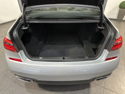 Fahrzeugabbildung BMW 740i M-Sport NAV+LED+SHZ+HiFi+KAMERA+2Hd+WLAN+PP