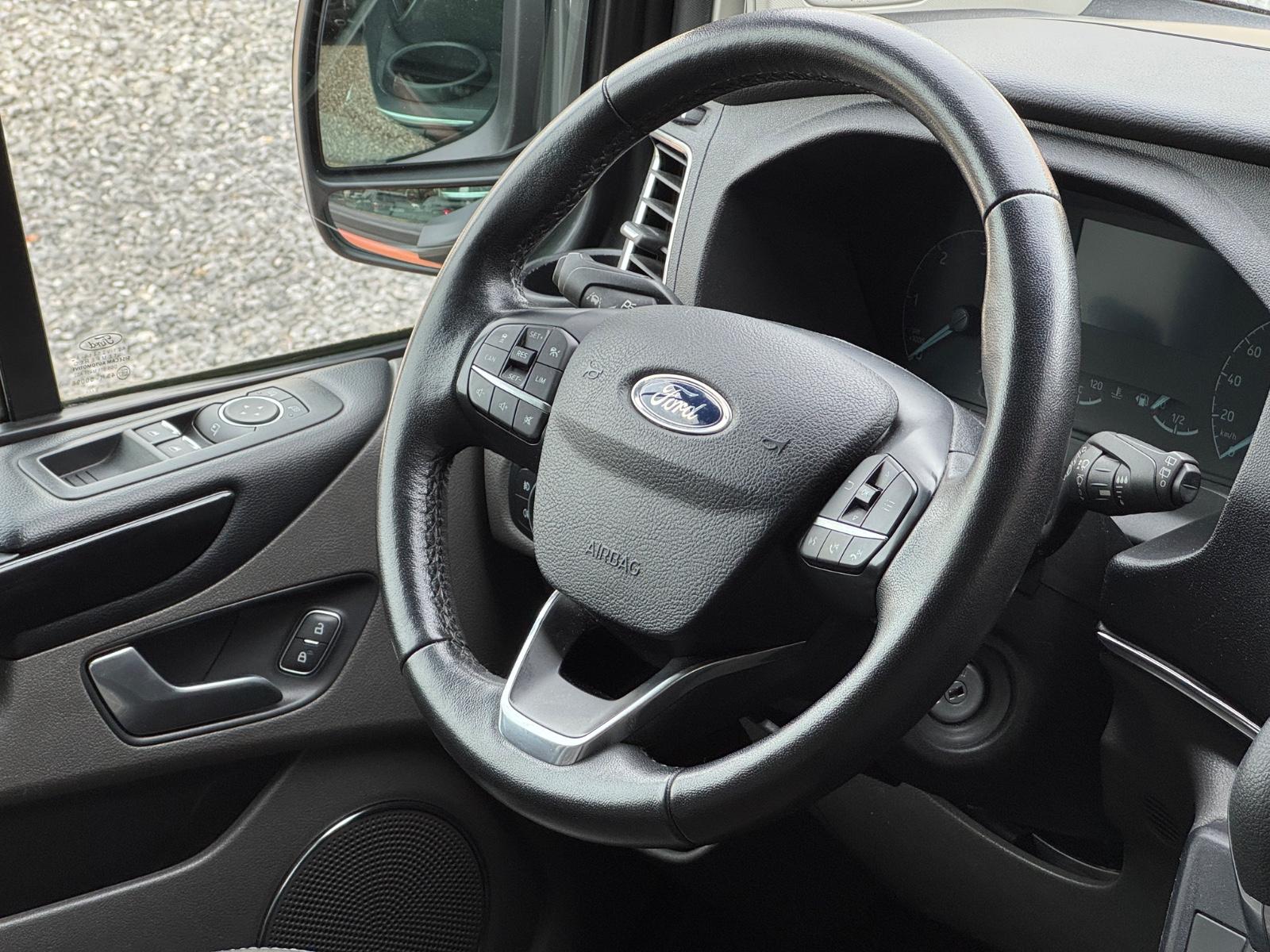 Ford Transit Custom L1 Titanium X *AUTOMATIK|9-SITZE*