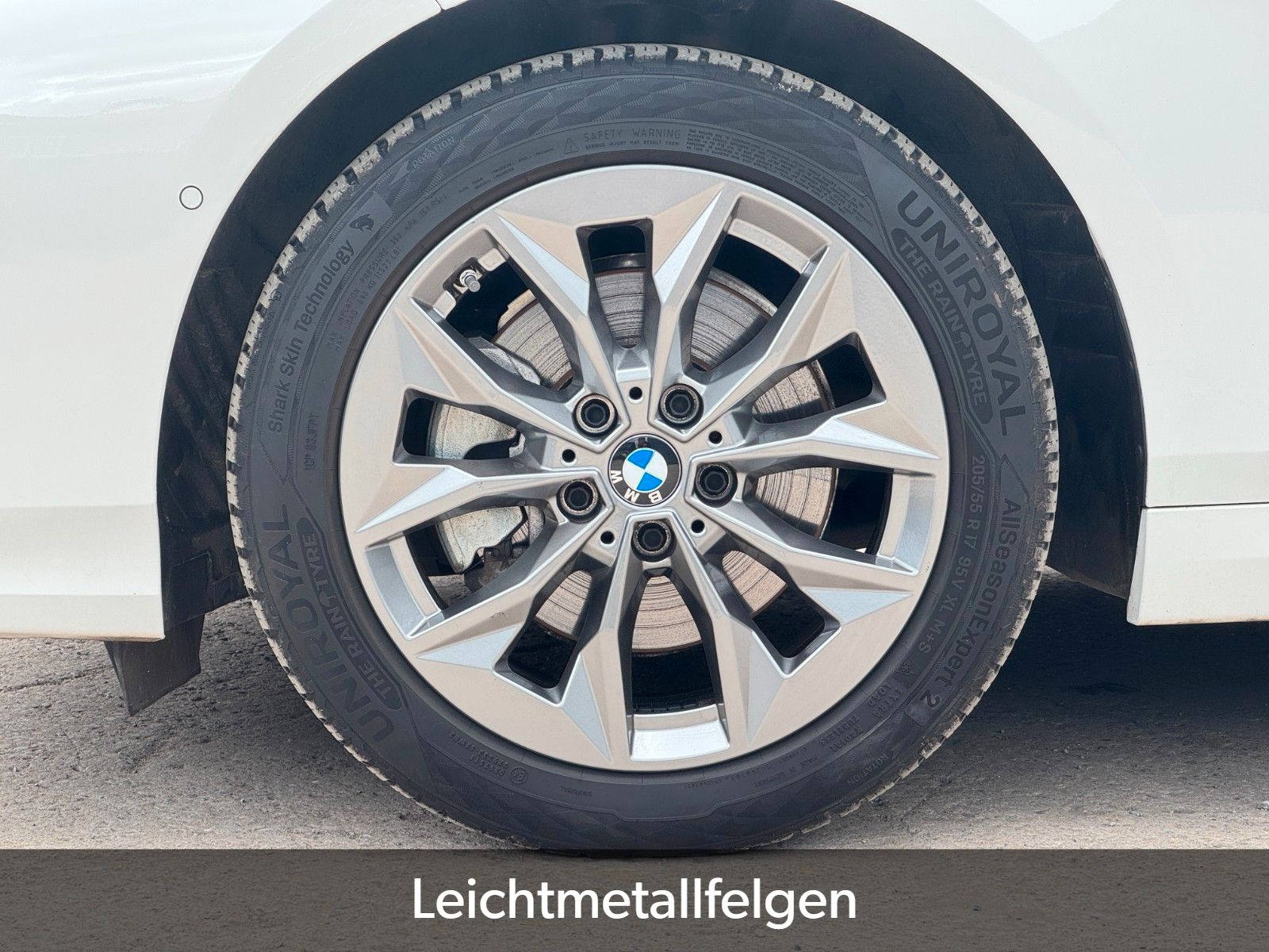 Fahrzeugabbildung BMW 120i Aut. Adap. LED CAM SHZ LHZ KZG CarPlay