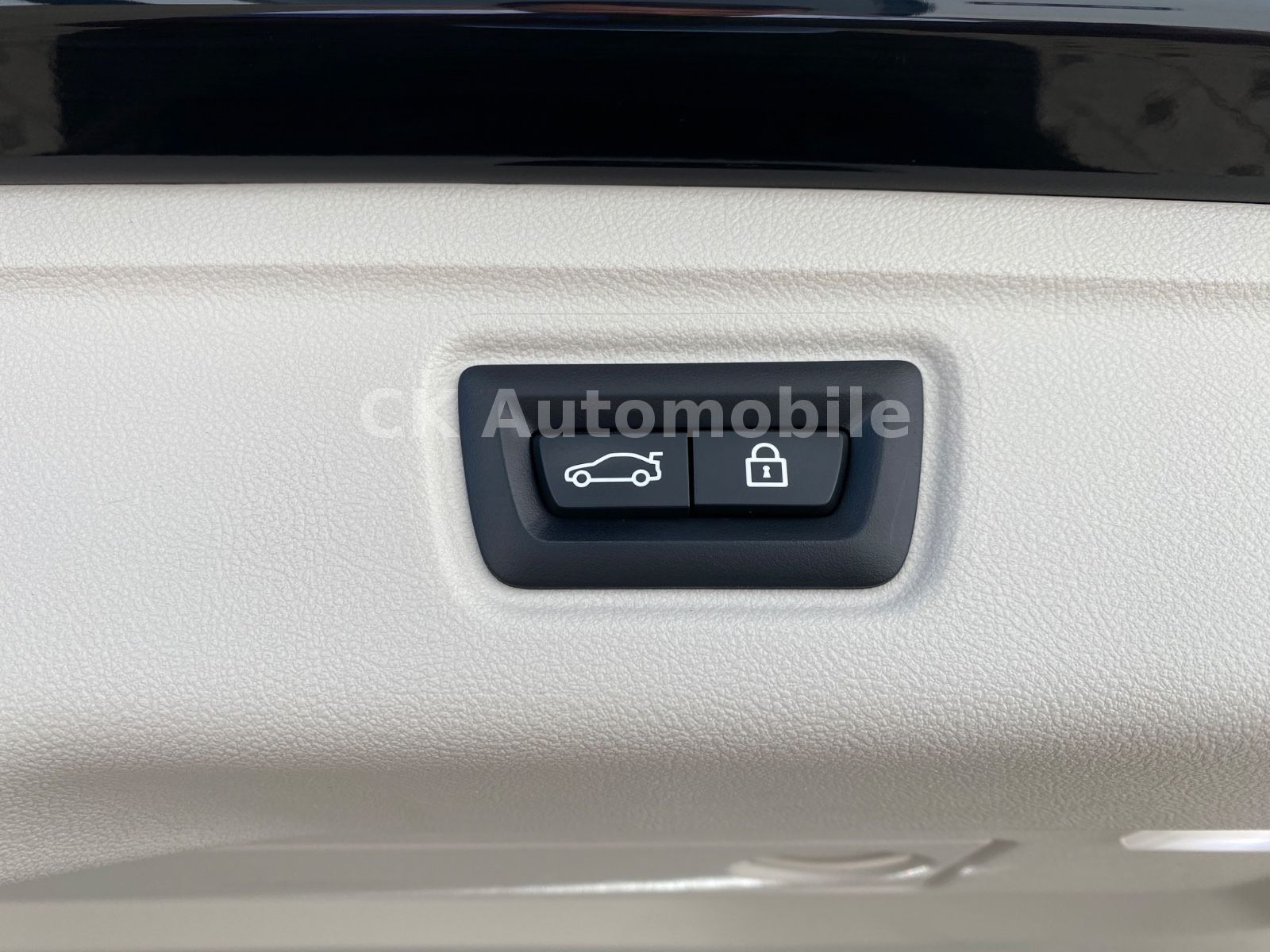 Fahrzeugabbildung BMW 320d xDrive Touring Sport-Line/Laser/Pano/Kamera