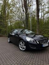 Volvo V60 Kombi Momentum 2.4 D3 AHK Xenon ... - gebrauchte Volvo V60 aus dem Jahr 2013