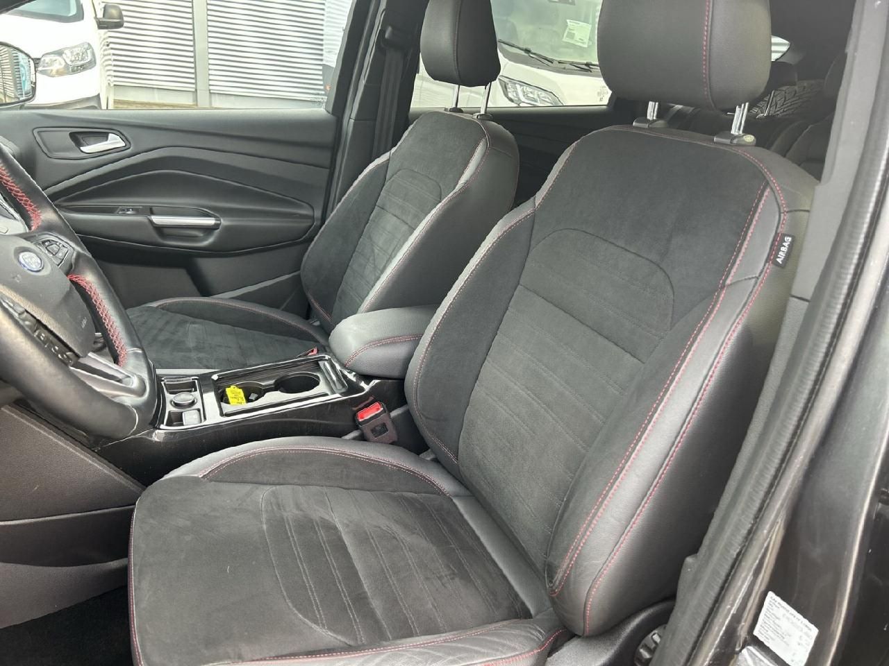 Fahrzeugabbildung Ford Kuga ST-Line, AHK