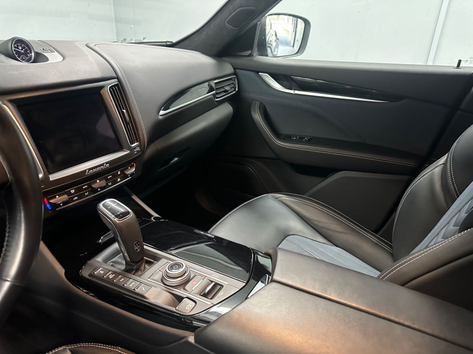 Fahrzeugabbildung Maserati Levante S Q4 GRANLUSSO*AHK*PANO*WINTER*SOFTCLOSE