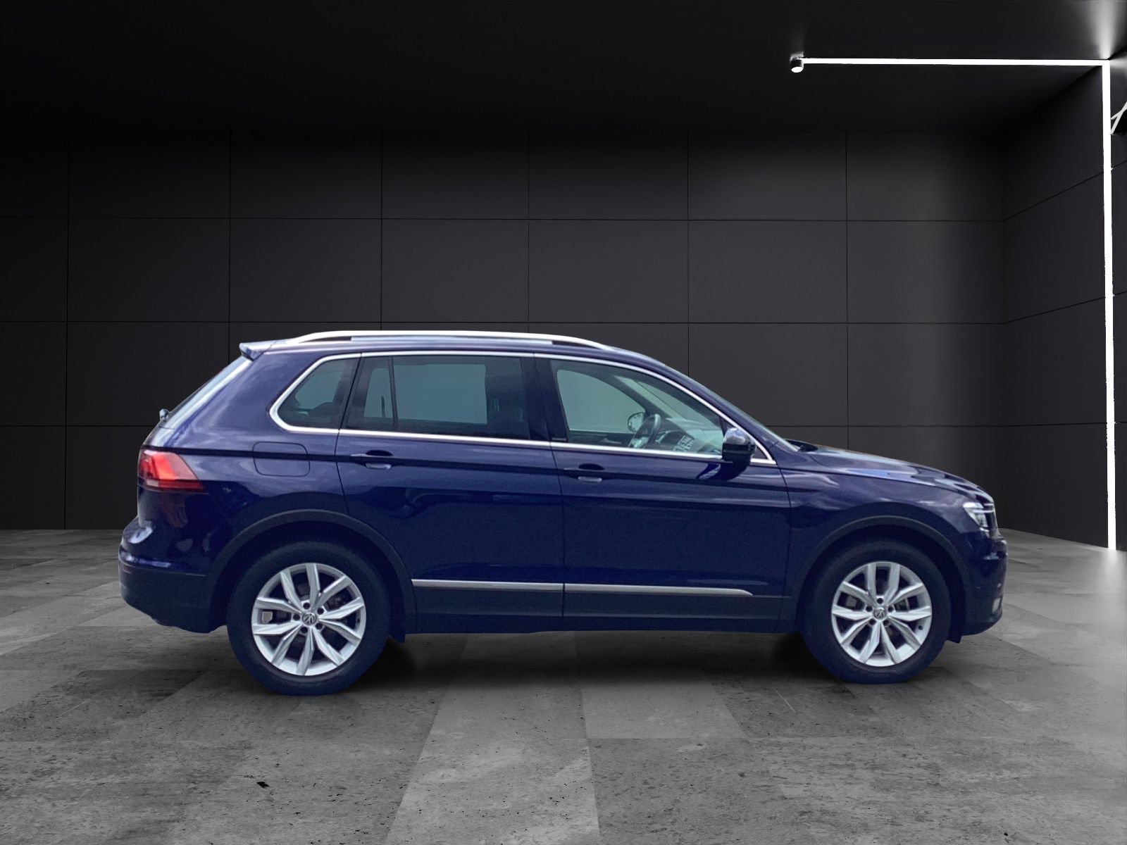 Fahrzeugabbildung Volkswagen Tiguan TDI IQ.DRIVE AHK Kamera ACC