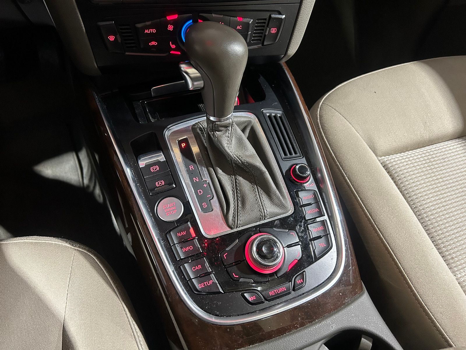Fahrzeugabbildung Audi Q5 2.0 TDI  quattro/PANO/NAVI/AHK/SHZ/KLIMA/2.HA