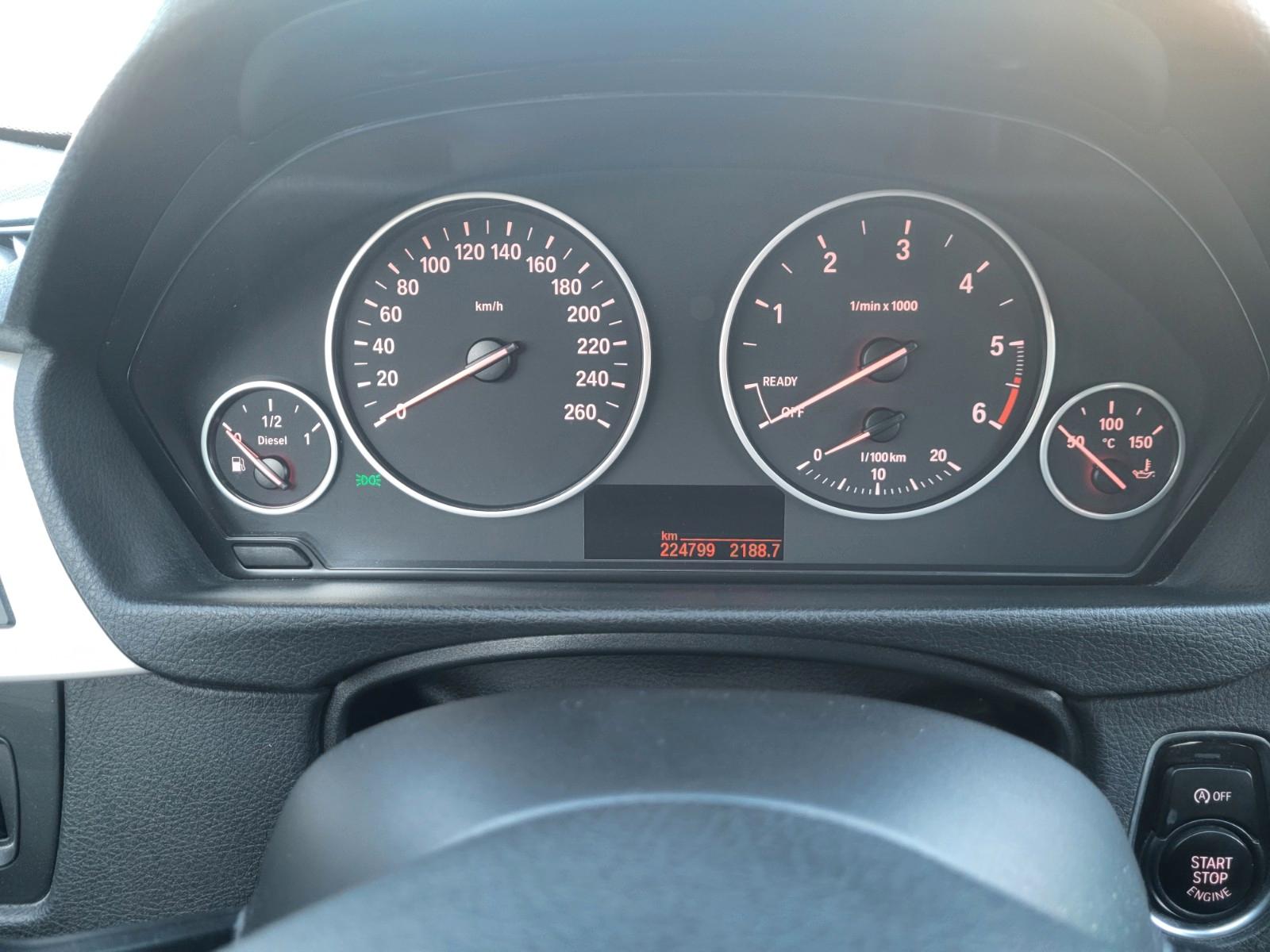 BMW 318 2013 — photo 13
