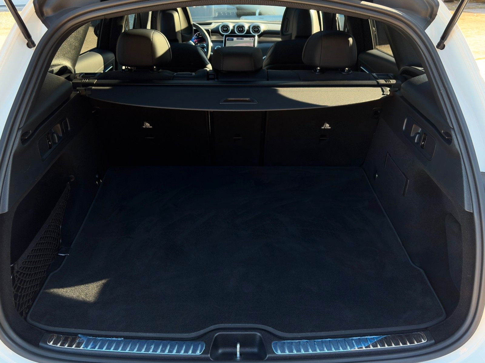 Fahrzeugabbildung Mercedes-Benz GLC 200 4M AMG + Pano Standhzg Burmester ACC AHK