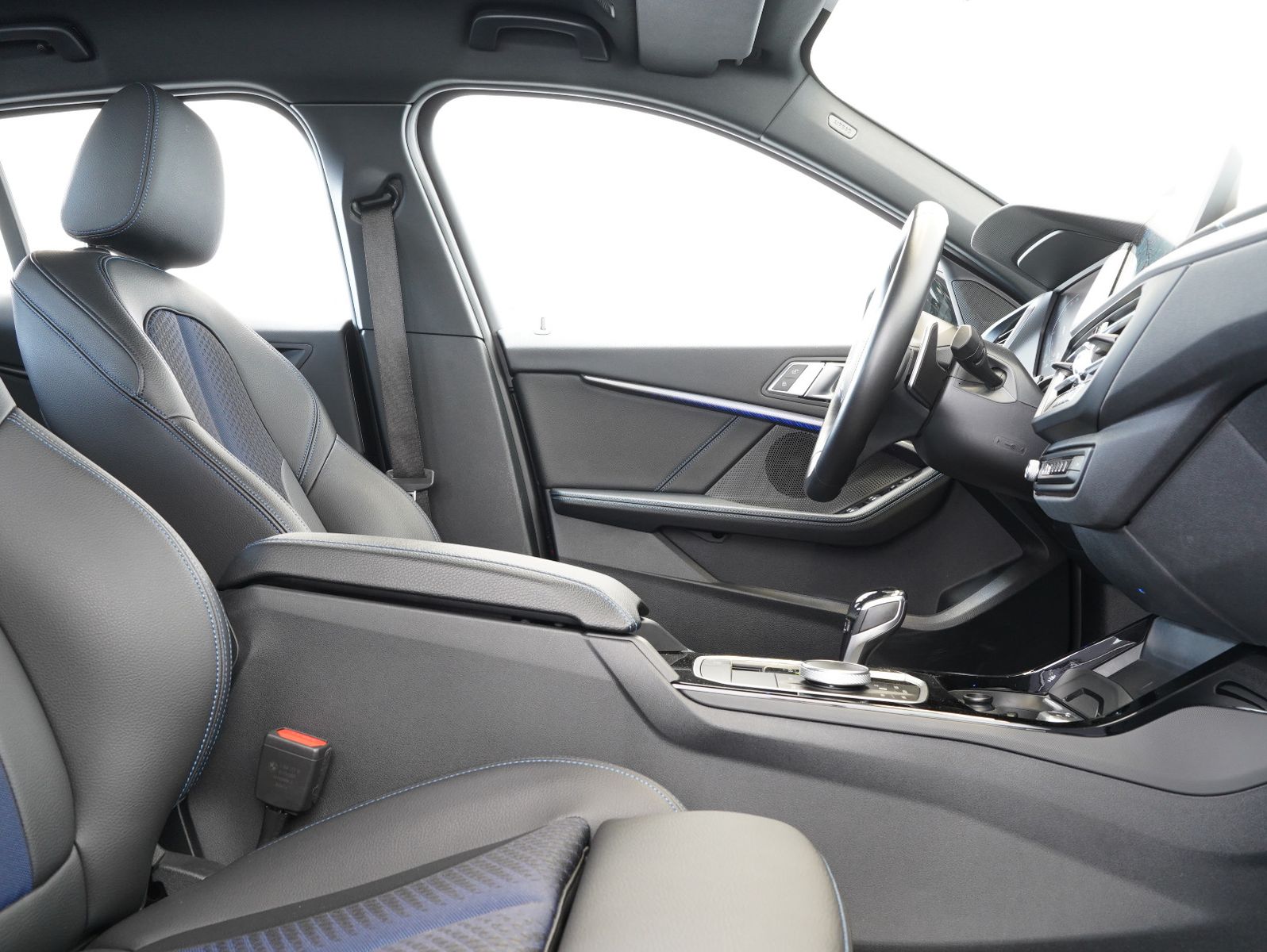 Fahrzeugabbildung BMW 120 i M SPORT SHADOW/HIFI/LIVE-COCKPIT/CARPLAY