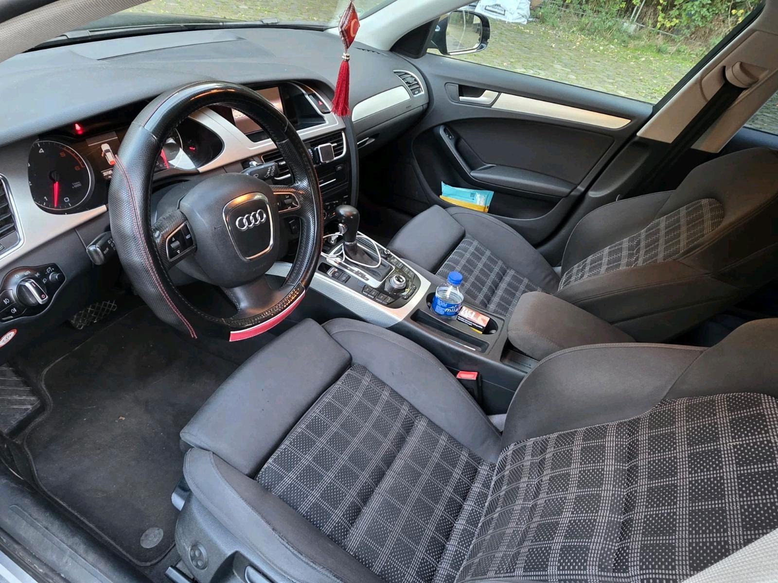 Audi A4 2010 — photo 12