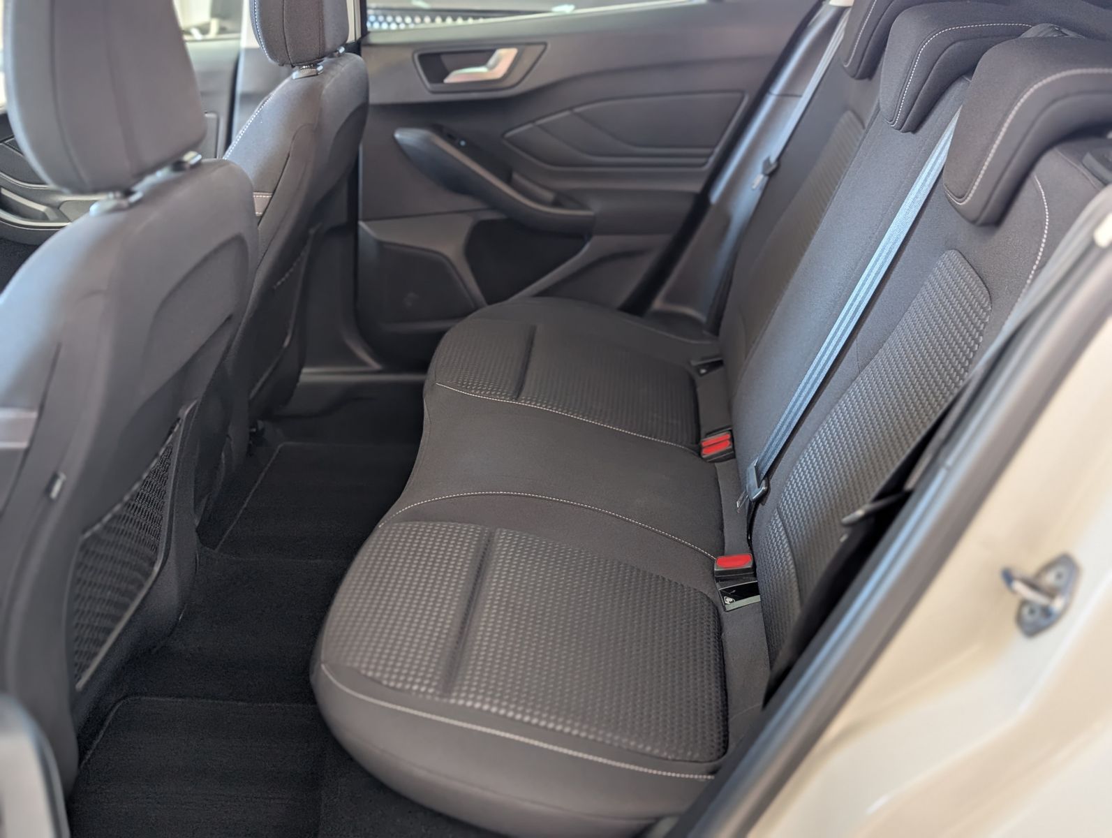 Fahrzeugabbildung Ford Focus Cool & Connect TEMP KAM LED SHZ CARPLAY