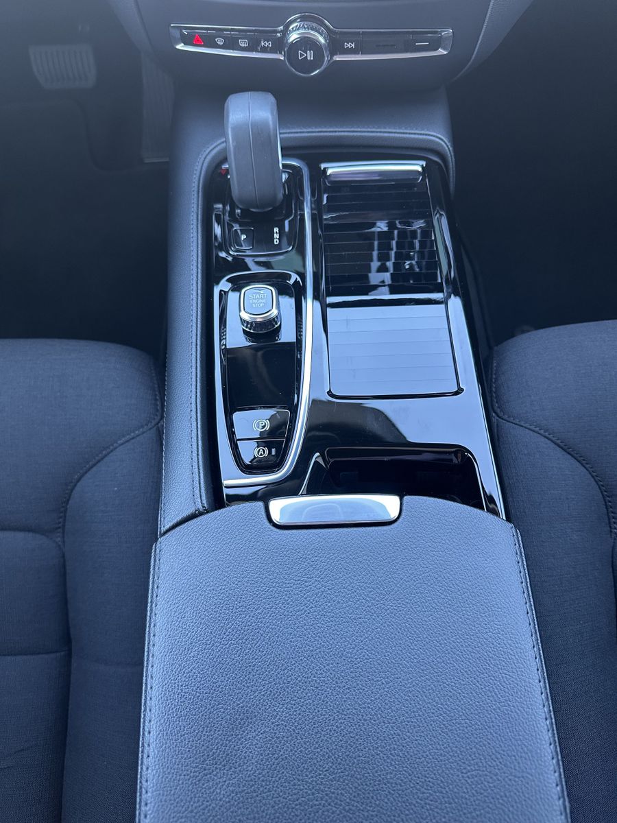 Fahrzeugabbildung Volvo V60 Inscription Plug-In Hybrid AWD NAV+LED+KAM