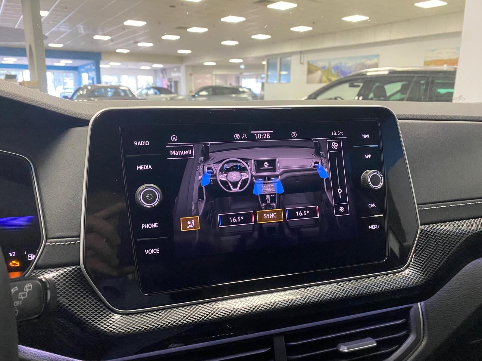 Fahrzeugabbildung Volkswagen T-Cross 1.0 TSI DSG R-Line BLACKSTYLE+MATRIX+AHK