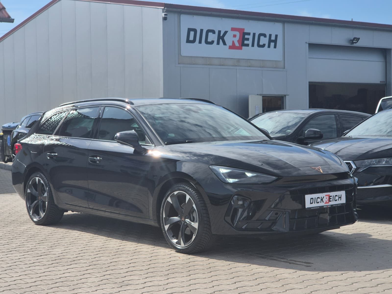 Fahrzeugabbildung CUPRA Leon 1.5 eTSI DSG AHK*DYNAMICA*EDGE*LED*5JGARAN.