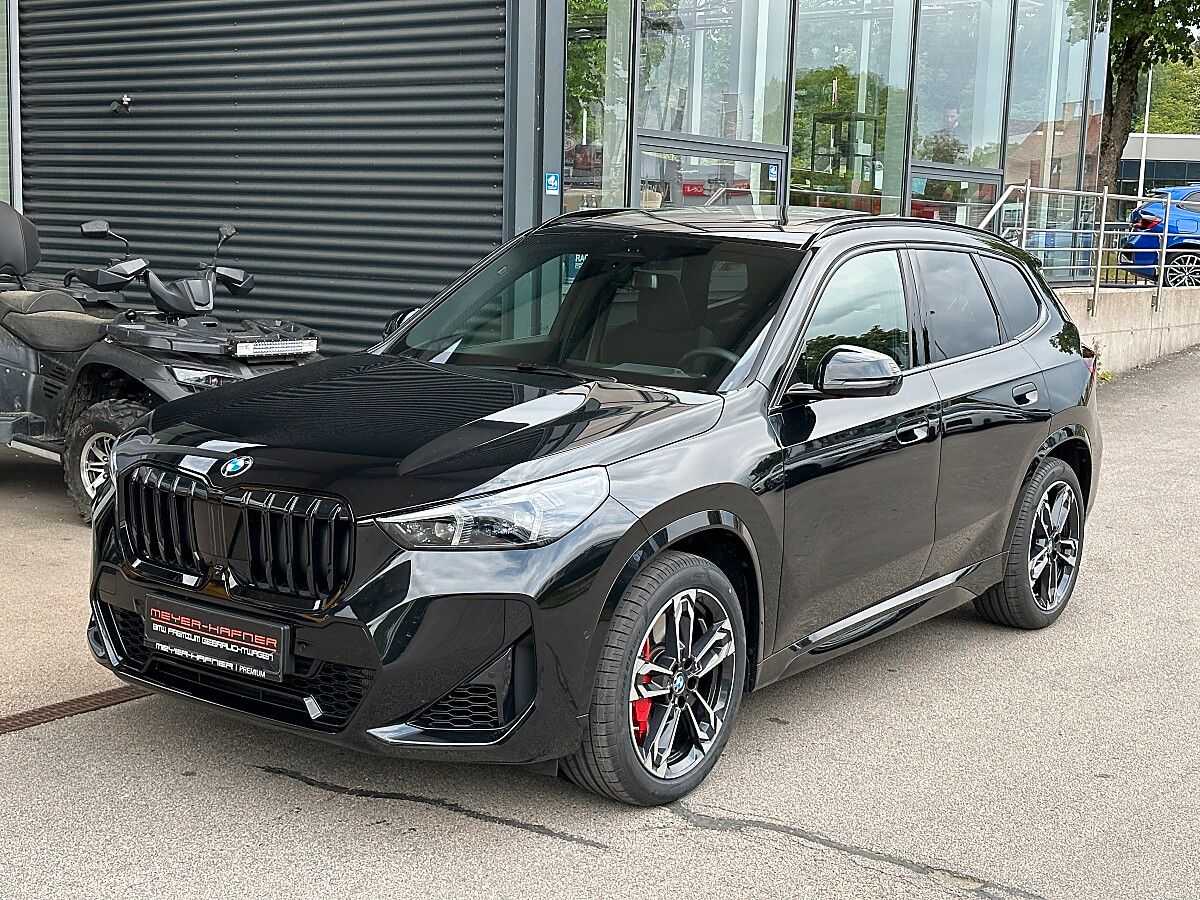BMW X1 xDrive23i M-Paket PRO Aut. / AHK / PANO