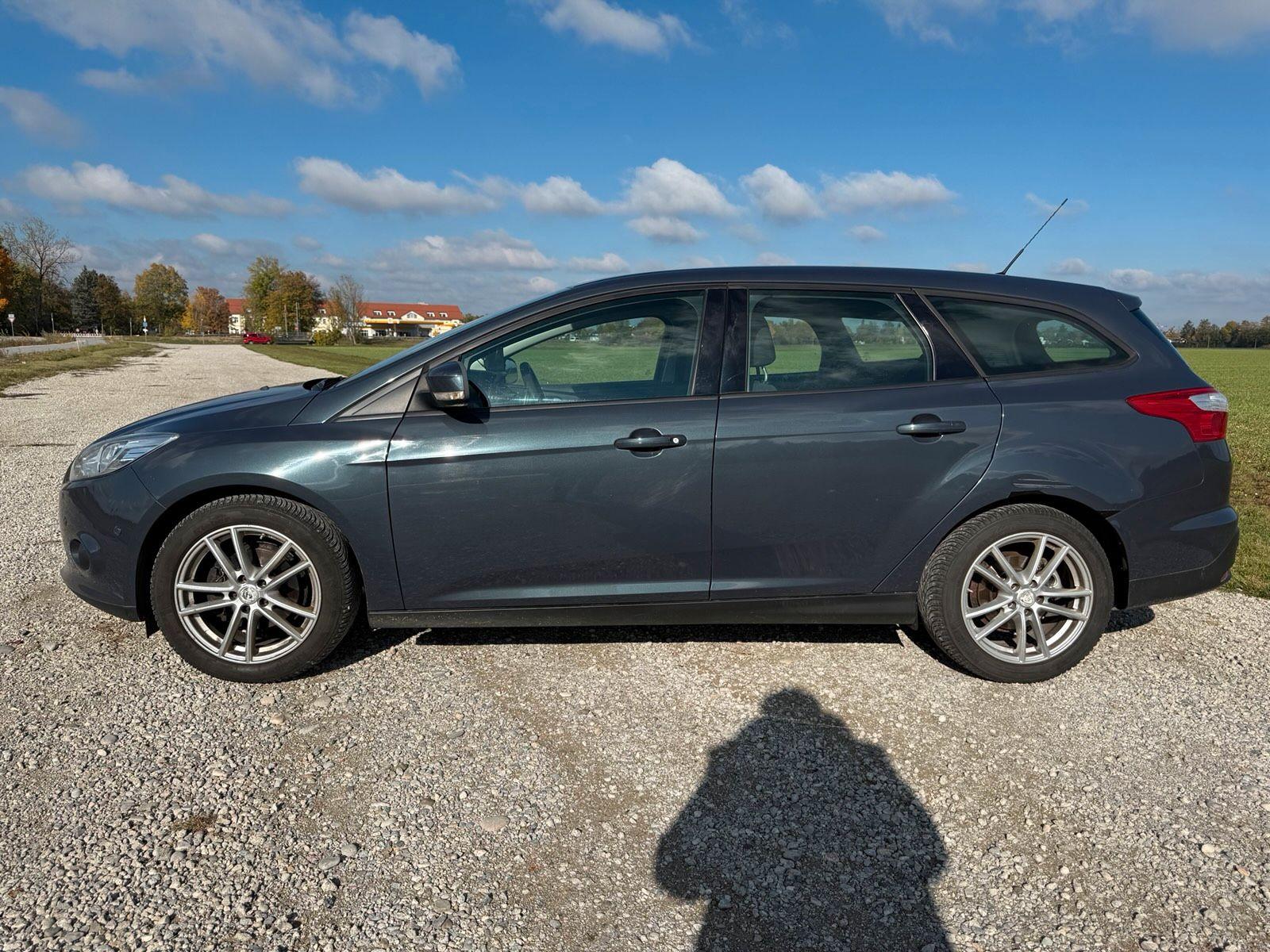 Ford Focus 2014 — photo 8