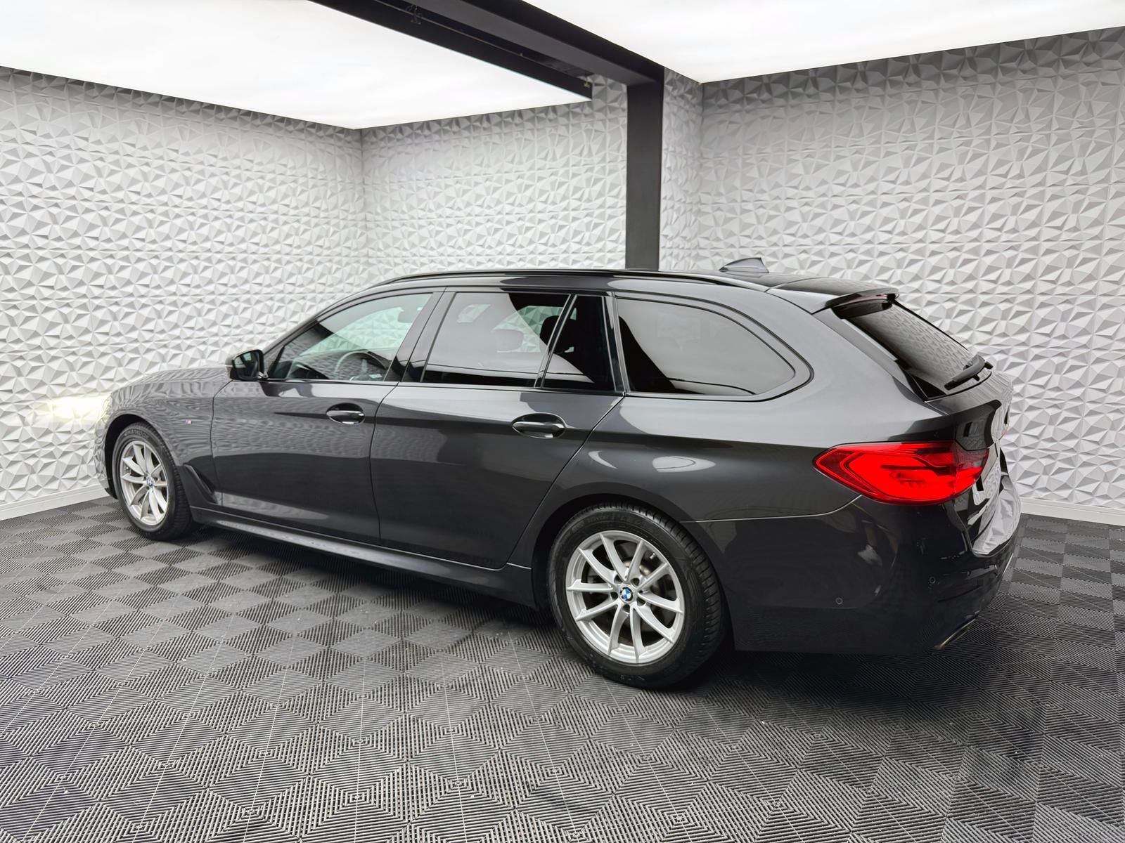 Fahrzeugabbildung BMW 520d M-PAKET/AKTIVLENK/ACC/PANO/AHK/KEYL/CAM/DAB