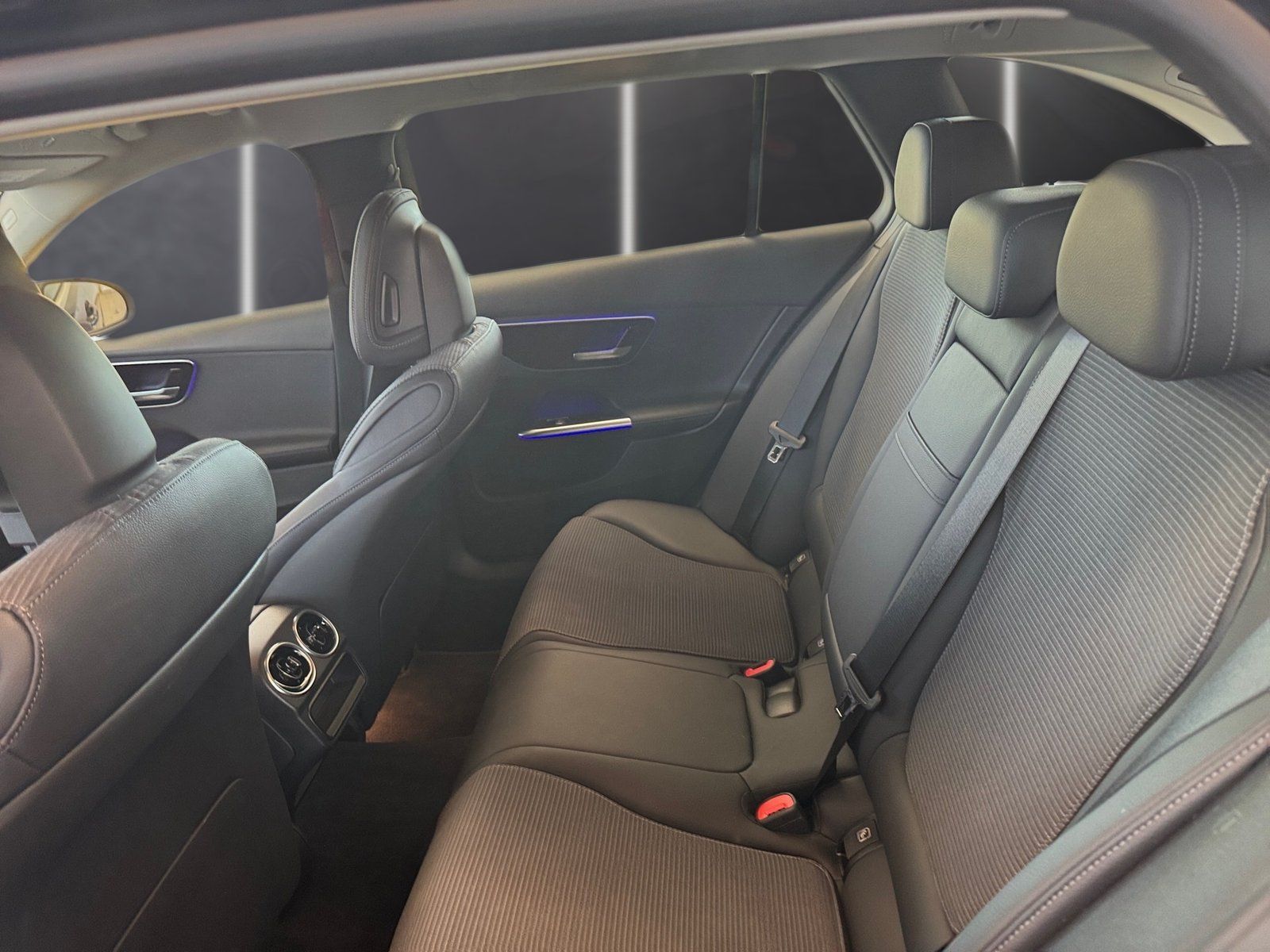 Fahrzeugabbildung Mercedes-Benz C 200 T Avantgarde*AHK*Standheizung*LED*Kamera*