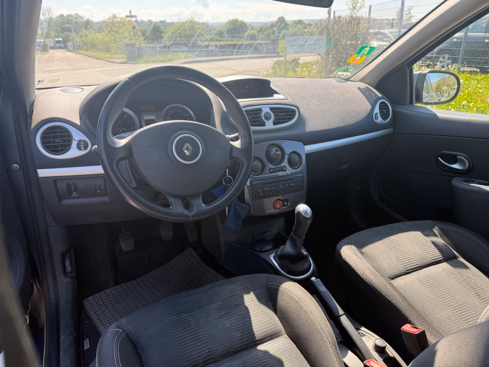 Renault Clio 2011 — photo 11