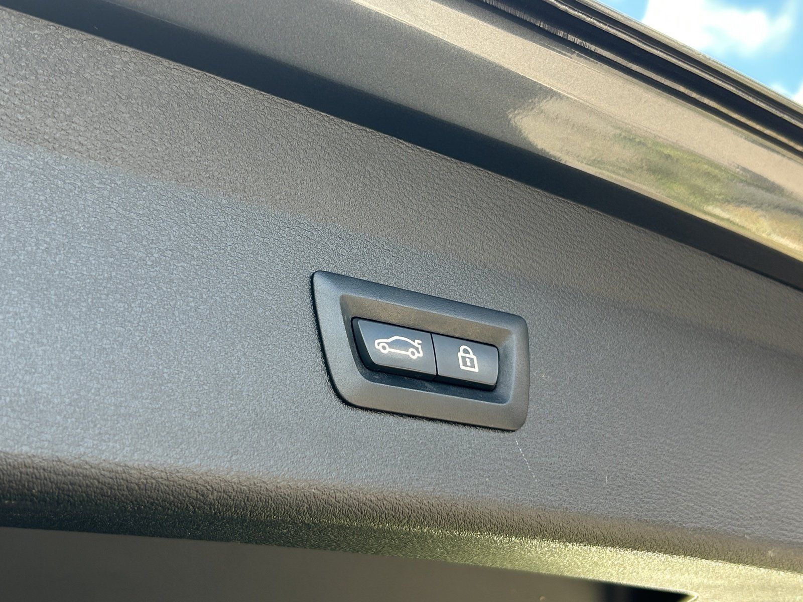 Fahrzeugabbildung BMW X1 xDrive25e Sport Line/PANO-DACH/NAVI+/KAMERA/