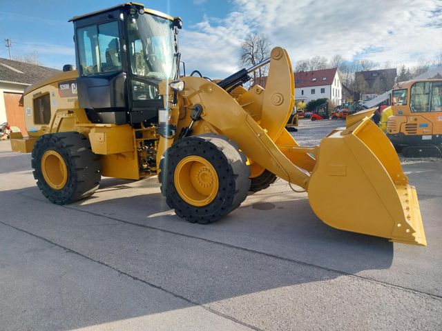 CAT 926M