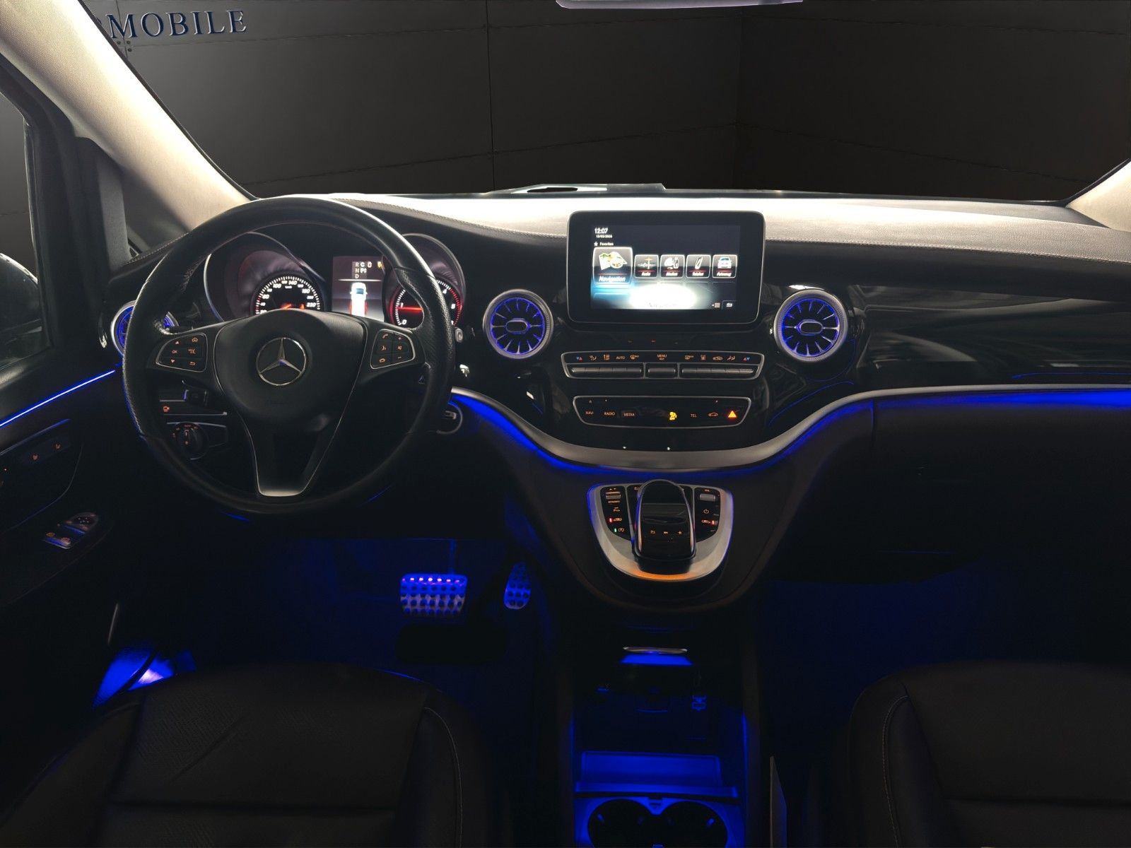 Fahrzeugabbildung Mercedes-Benz V 250 AMG-Line/Pano/Ambiente+/Leder/Burmester