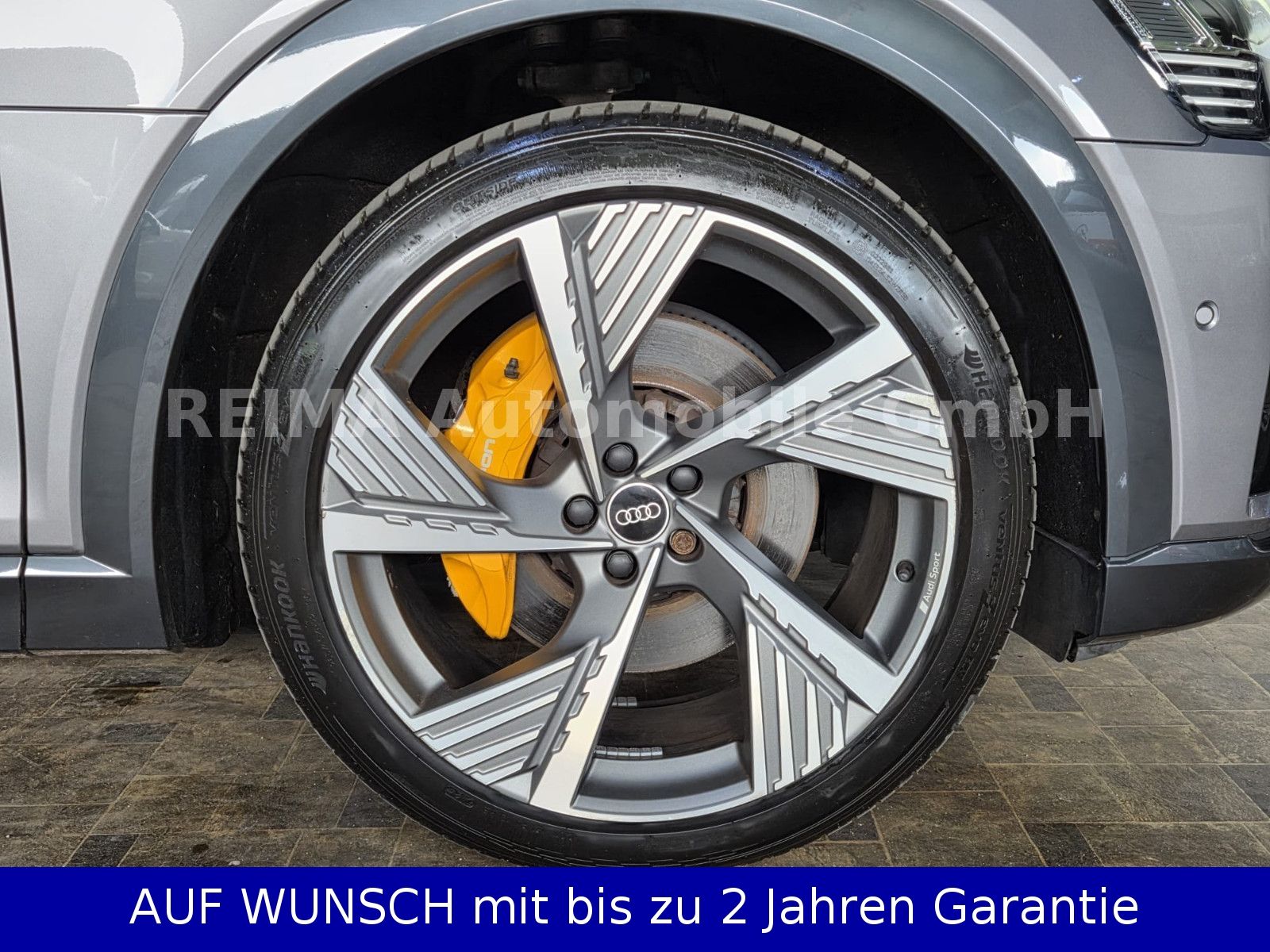 Fahrzeugabbildung Audi e-tron Sportback 55 quattro, Matrix, ACC