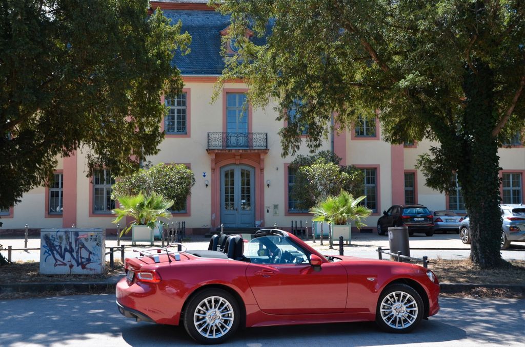 Image of Fiat 124 Spider
