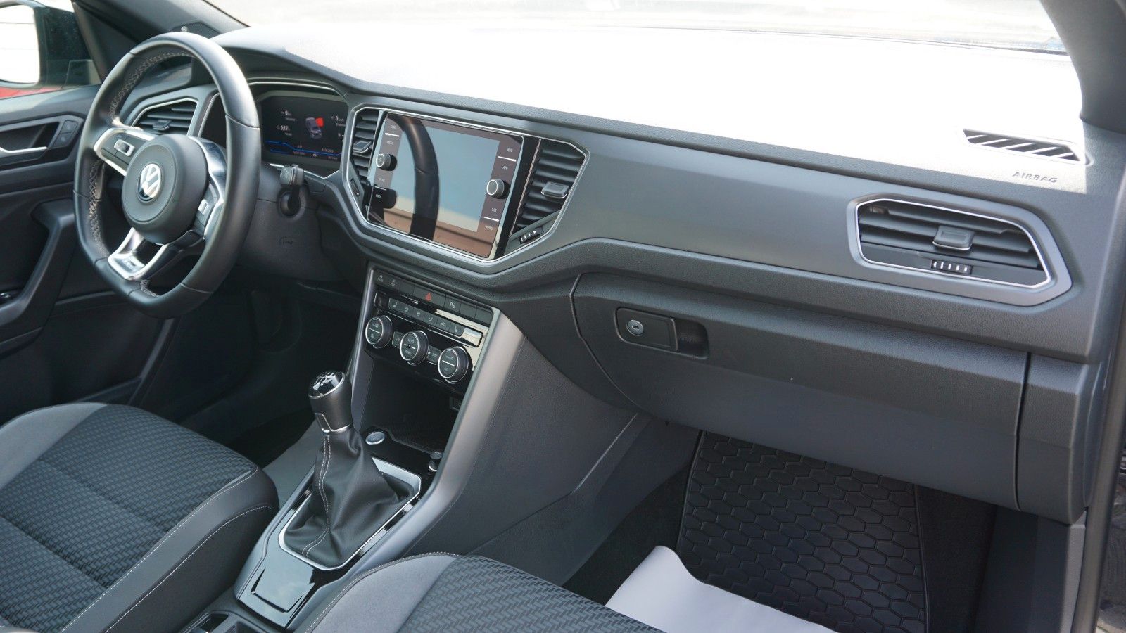 Fahrzeugabbildung Volkswagen T-Roc Cabriolet R-Line,Navi,DCC, DAB+,OPF, ALS,