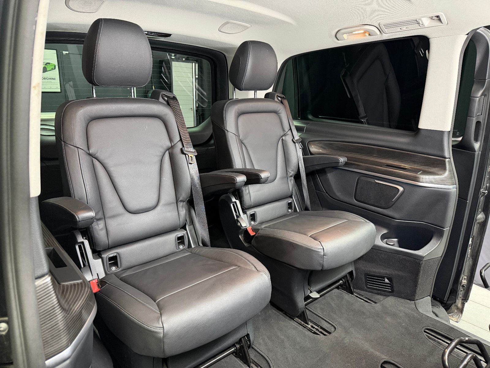 Fahrzeugabbildung Mercedes-Benz V300 d AVANTGARDE EDITION 4MATIC lang|BURMESTER|