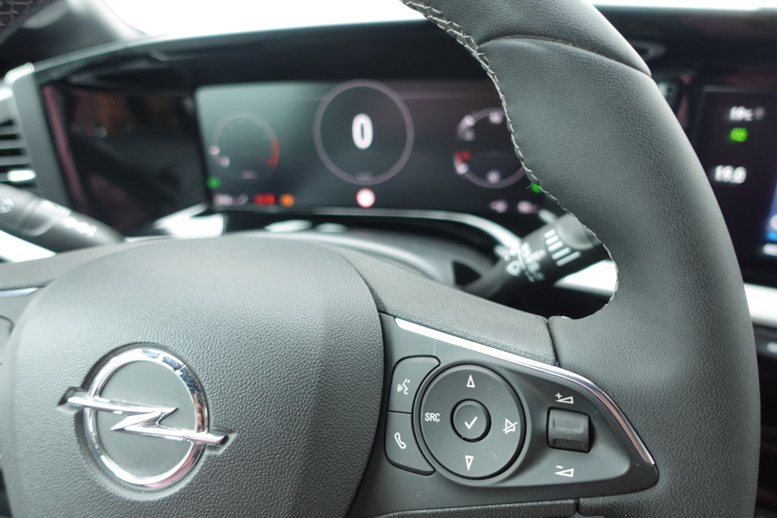 Fahrzeugabbildung Opel Mokka 1.2Turbo Ultimate Navi, Sitzh.,Kamera,PDC