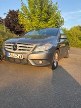 Mercedes-Benz B 180 - - Mercedes-Benz B 180 in Köln