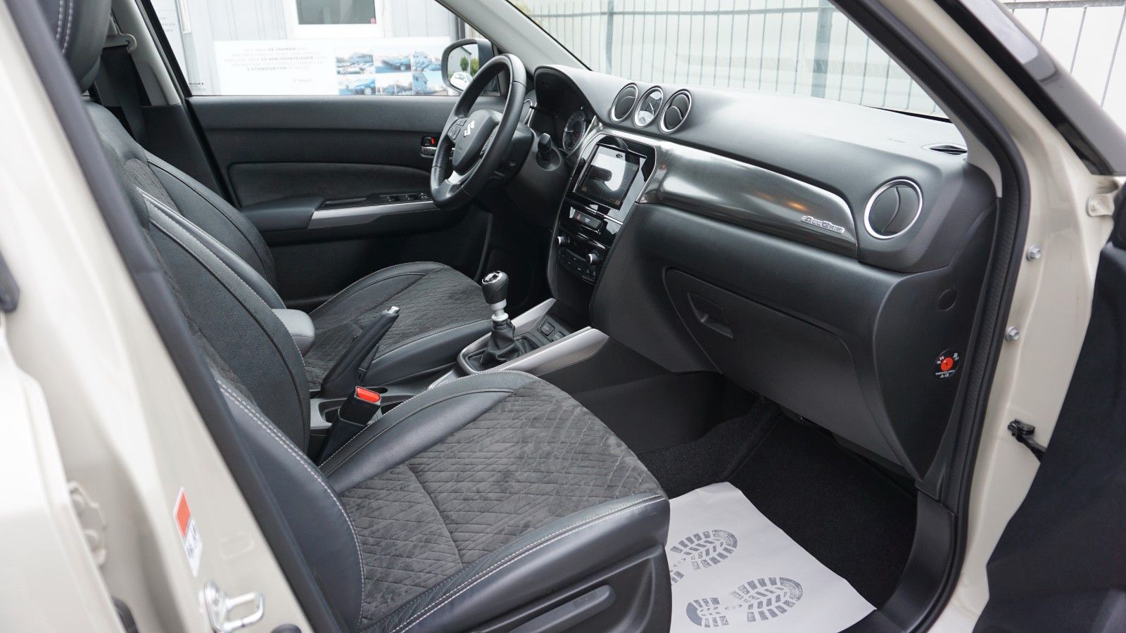 Fahrzeugabbildung Suzuki Vitara 1.4 Mild-Hybrid Comfort+ 4x4, Navi, LED