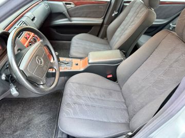 Mercedes E 230 - 10