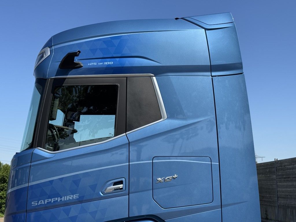 Fahrzeugabbildung DAF FT XG  530 BLAU METALLIC Limited Edition