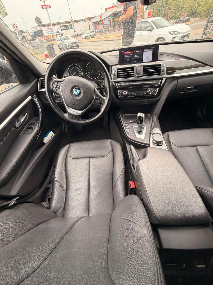 BMW 320i Touring Luxury Line