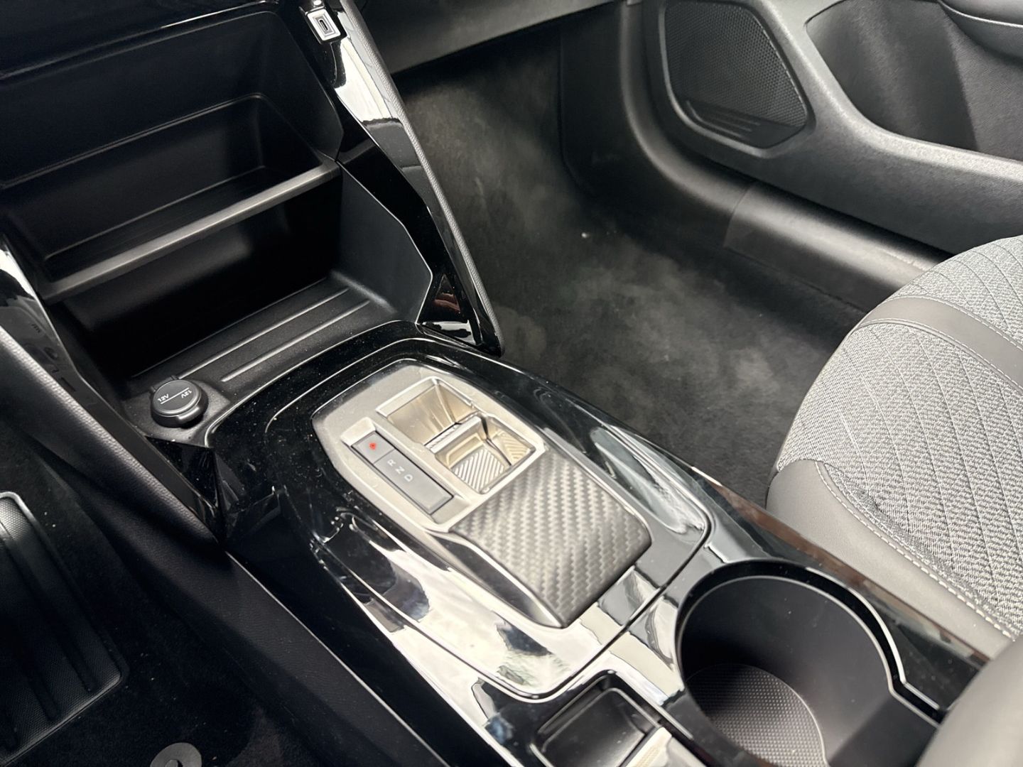 Peugeot 208 - Bild 24