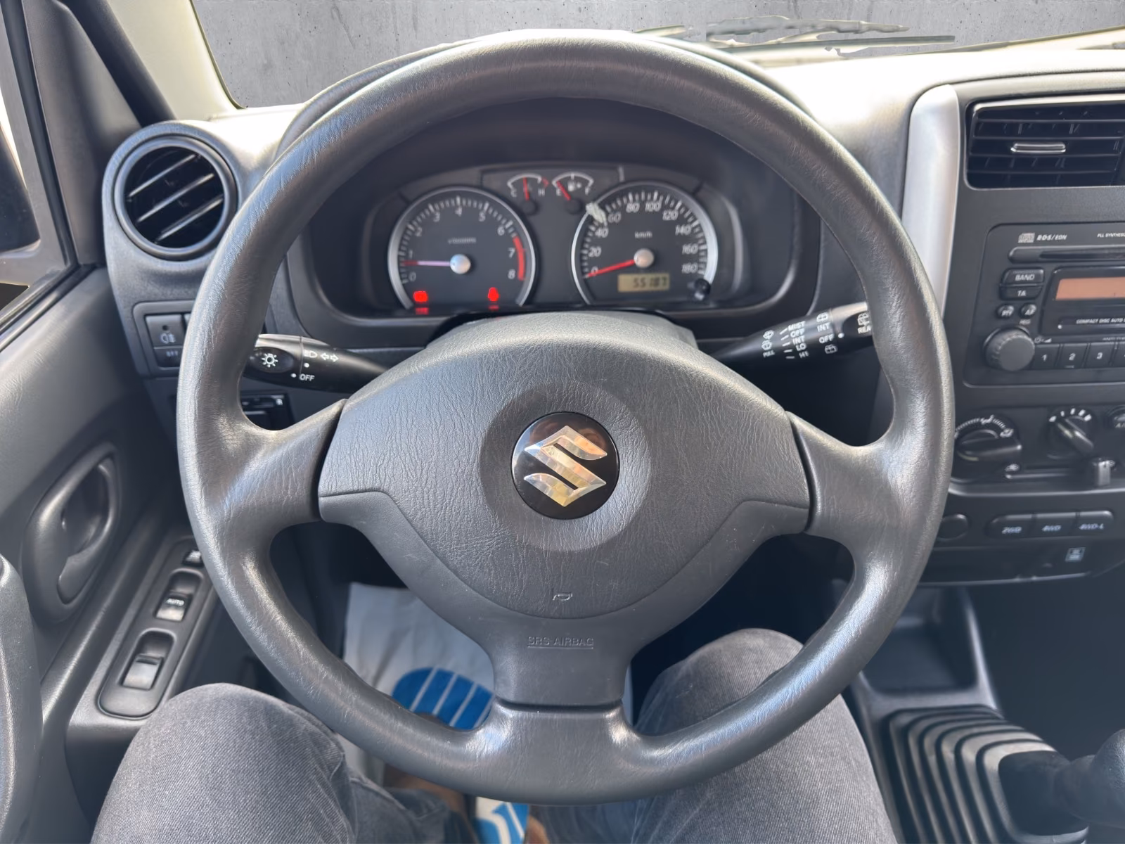 SUZUKI JIMNY 1.3 VVT 86ch 4X4 - CONFORT - ATTELAGE - SIÈGES CHAUFFANTS - PNEUS 4 SAISONS - BARRES DE TOIT