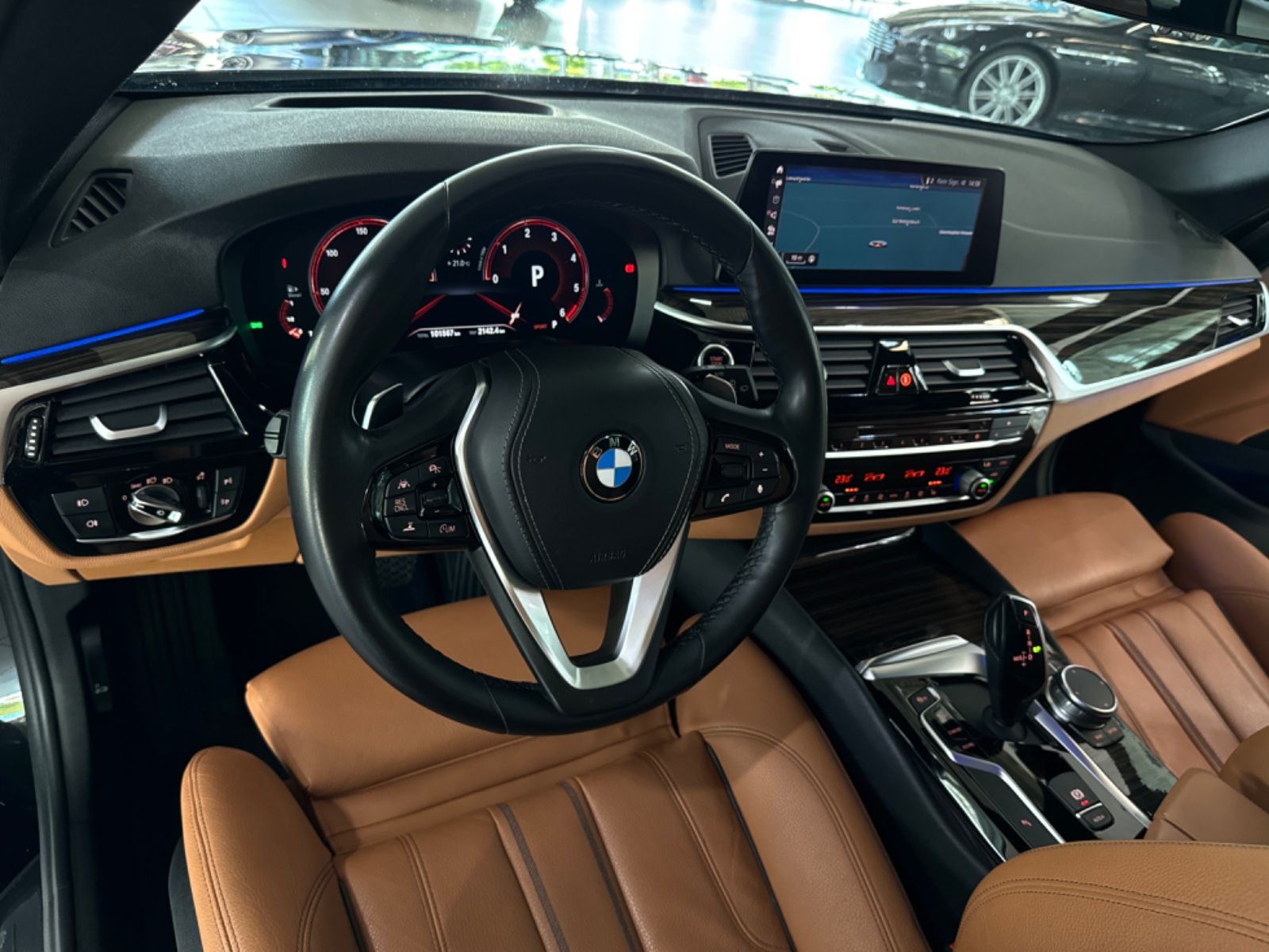 Fahrzeugabbildung BMW 520d xD Sport Line Panorama Kamera HUD DAB HiFi