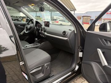 Audi Q2 35 TFSI Advanced KAMERALEDTEMPOMAT