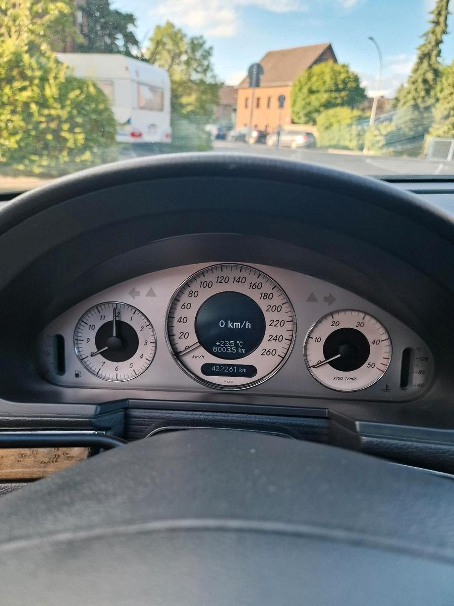 Mercedes-Benz E220 2005 — photo 6