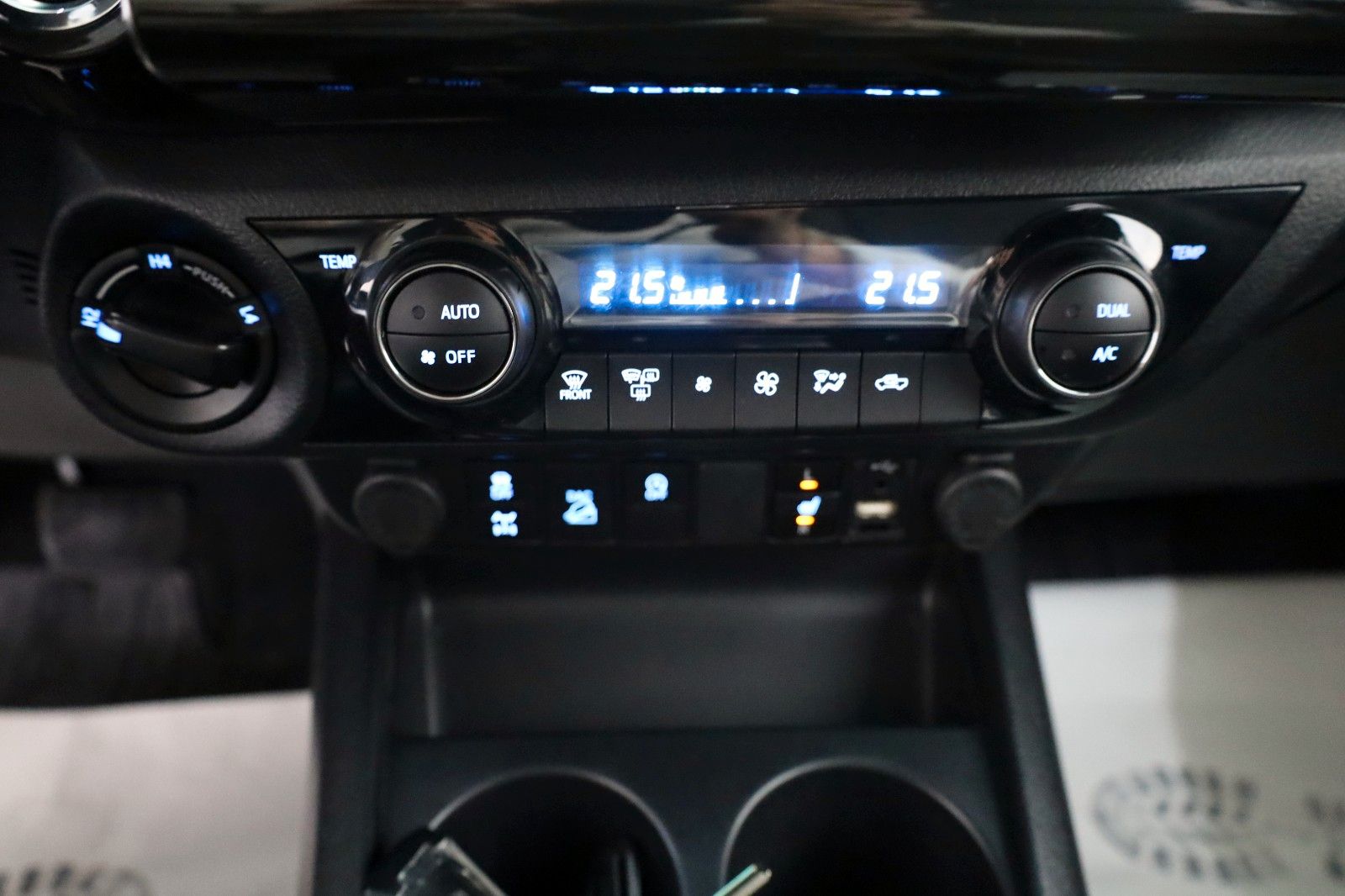 Fahrzeugabbildung Toyota Hilux 2.8 D-4D 4x4 Invincible Sport,ACC,Rollo el