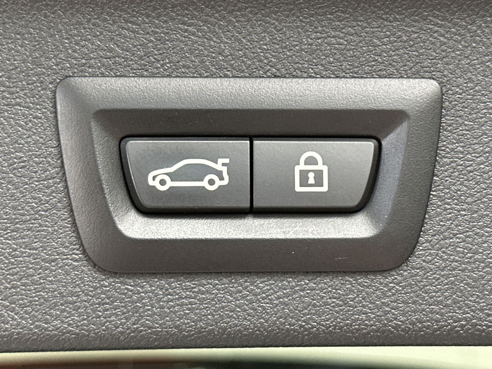 Fahrzeugabbildung BMW X3 xDrive20d M-Sport NAV+LED+HEAD-UP+KAMERA+19ZO