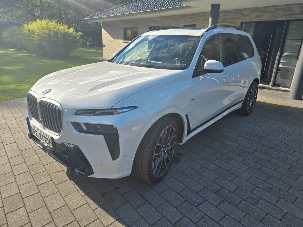 Image of BMW X7