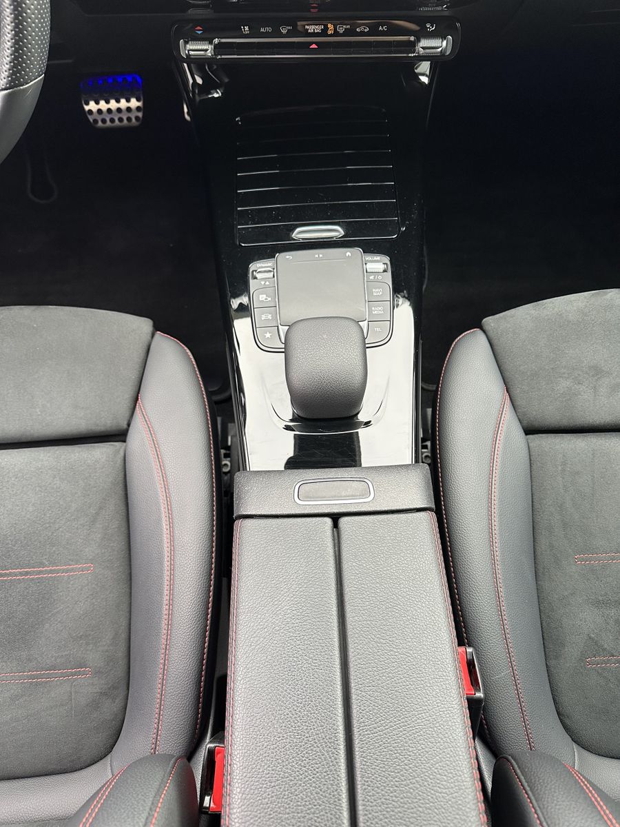 Fahrzeugabbildung Mercedes-Benz CLA 220d Shooting Brake 4Matic AMG-Line NAV+LED