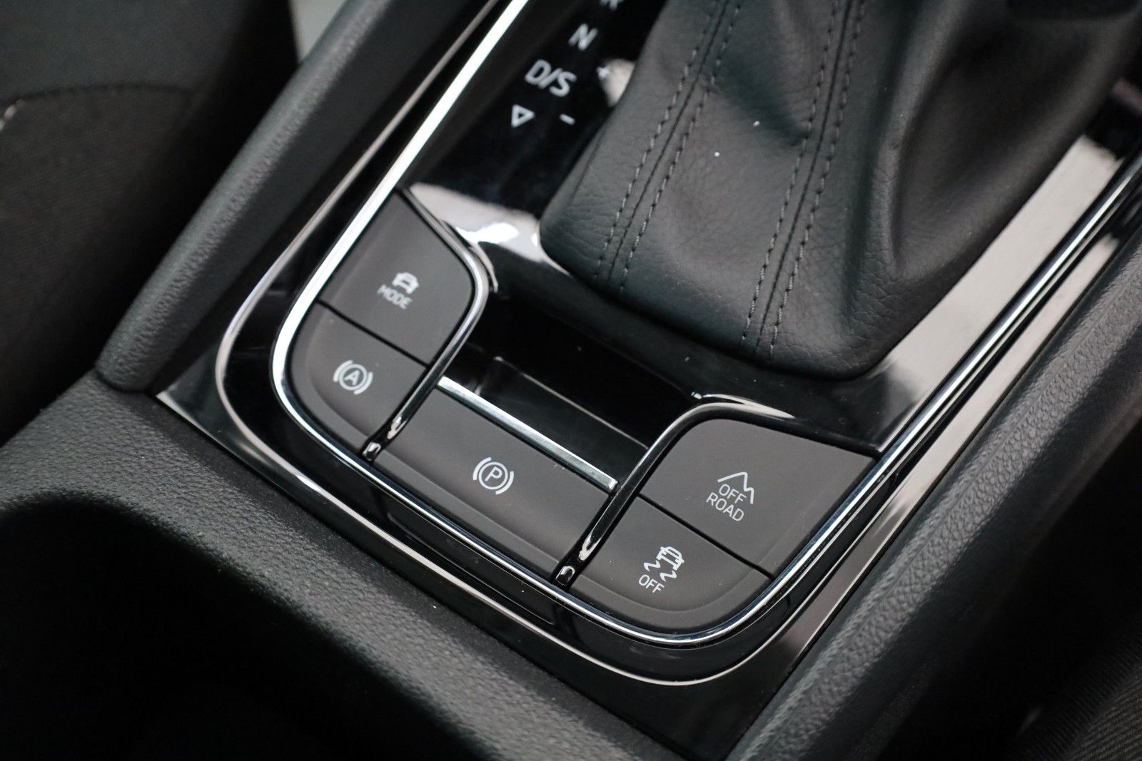 Fahrzeugabbildung SKODA Kodiaq Drive 125 4x4,Navi,4xSH,Kamera,ACC,AHK+WR