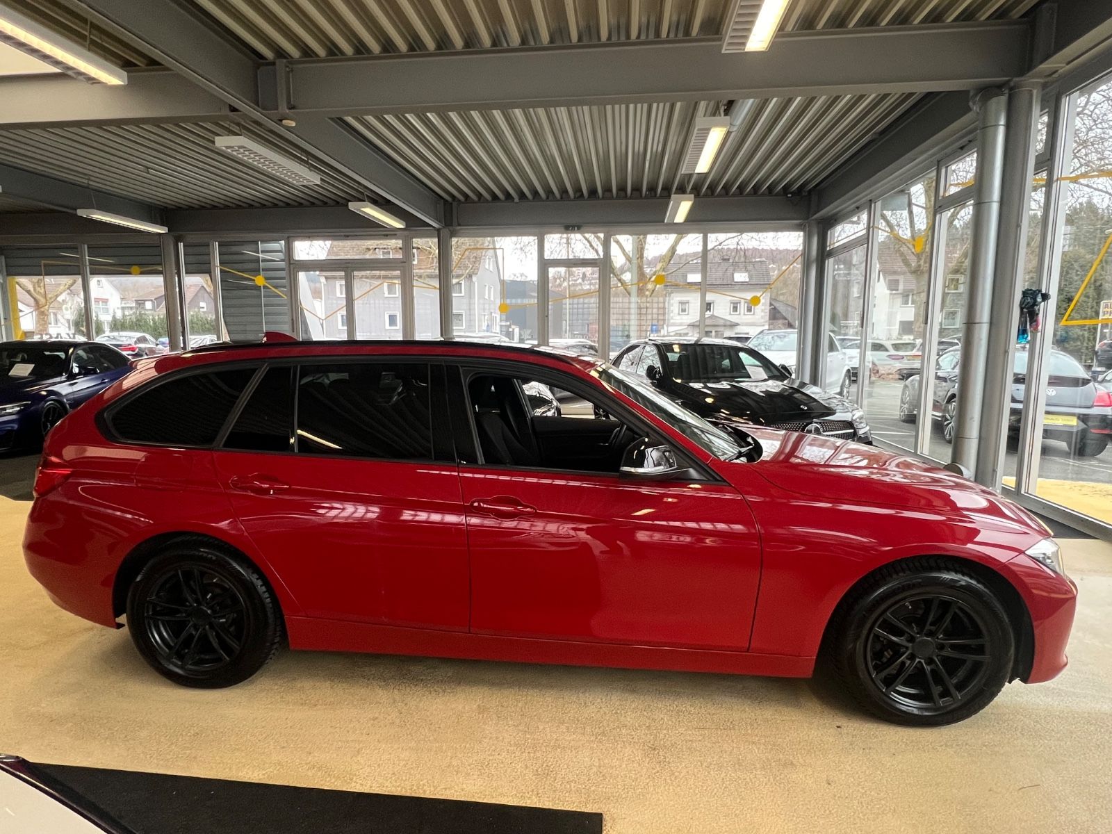 Fahrzeugabbildung BMW 316 i Touring F31 Sportline *NAVI *MELBOURNEROT