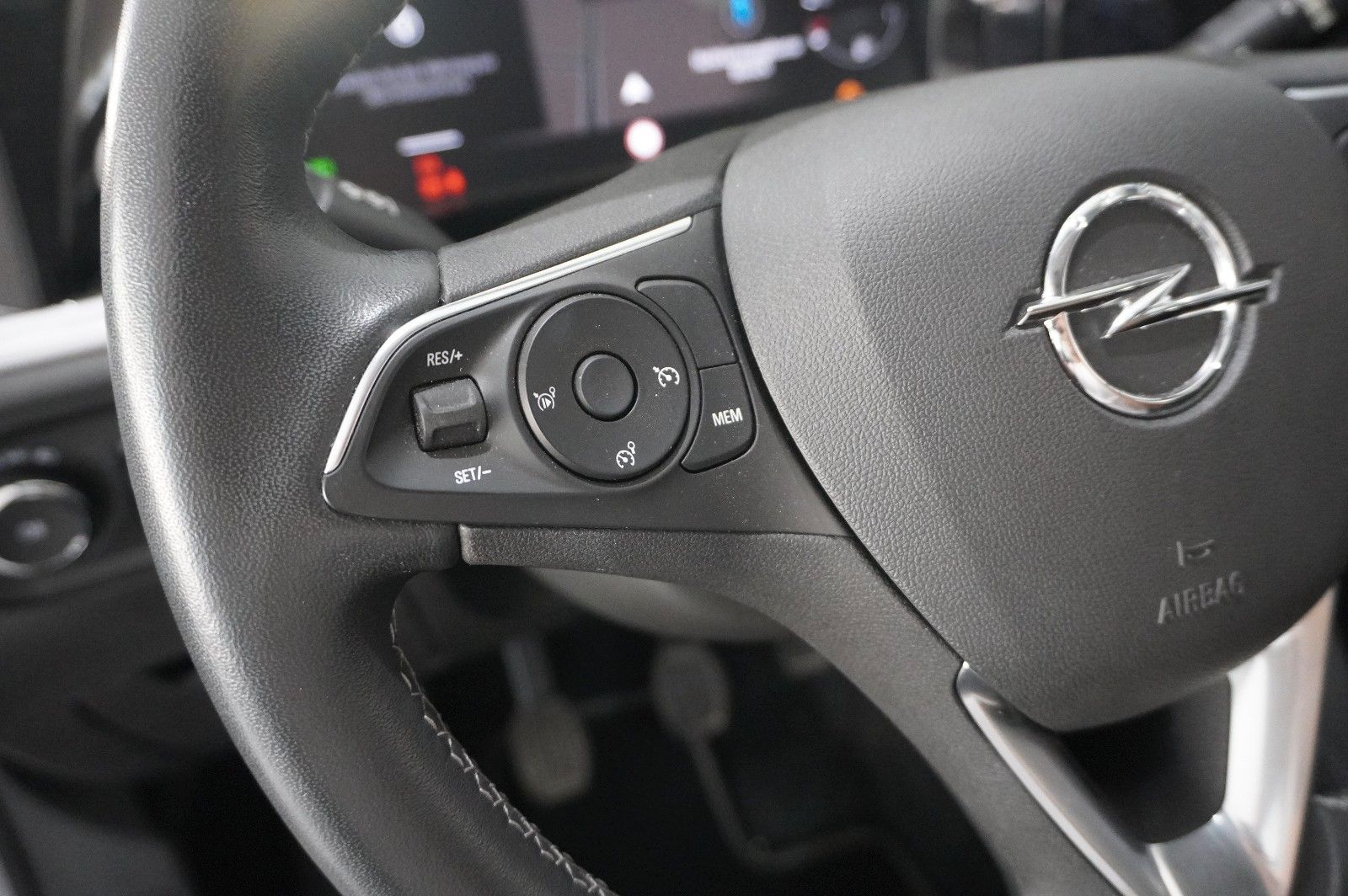 Fahrzeugabbildung Opel Grandland (X) 1.2T GS SPORT NAVI/LED/VIRT./DAB+