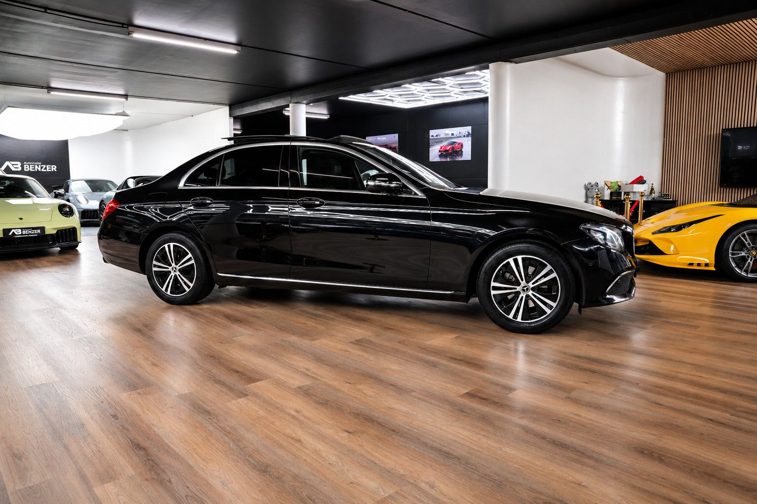 Fahrzeugabbildung Mercedes-Benz E 220 E 220 d Avantgarde *Pano*Ambiente*Widescre